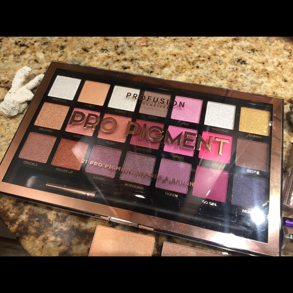 Makeup bundle - Picture 2 of 4